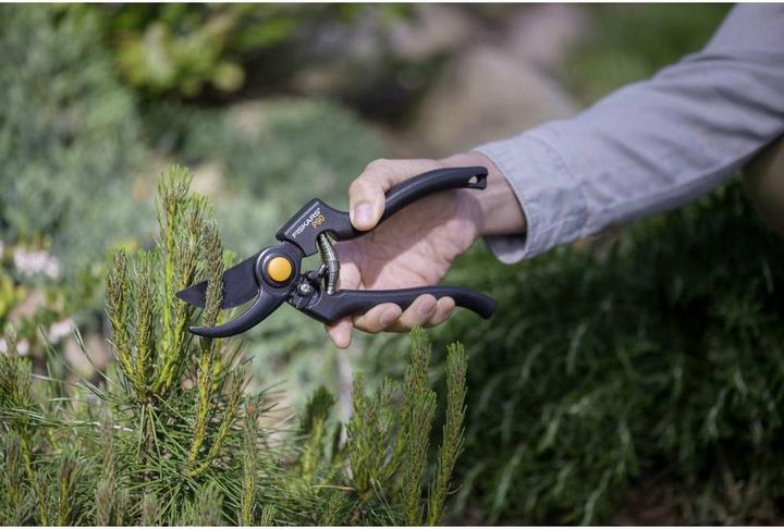 Produktbild Fiskars Gartenschere Bypass Pro 111960