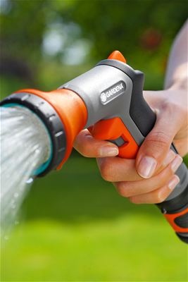 Actual product image Gardena Classic cleaning syringe