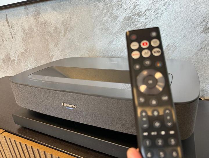 Produktbild Hisense Laser TV PL2 80"-150" (4K, 2700 lm, 0.22	:1)