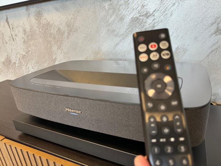 Produktbild Hisense Laser TV PL2 80"-150" (UHD, 2700 lm, 0.22	:1)