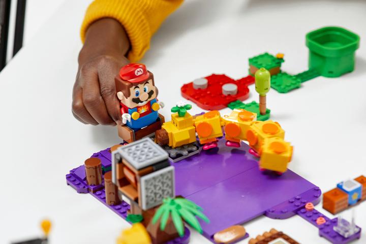 Produktbild LEGO Wigglers Giftsumpf (71383, LEGO Super Mario)
