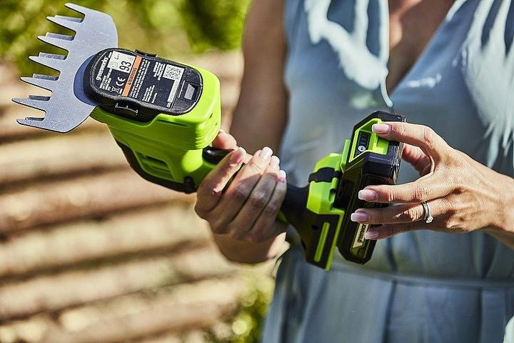 Actual product image Greenworks G24SHTK2 Hedge trimmers (Rechargeable battery operated)