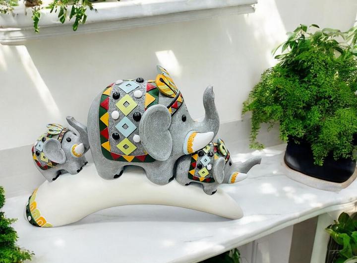 Actual product image GuGus Decorative elephant group