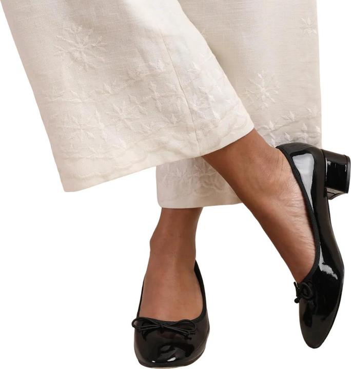 Actual product image Where's That From Womens/Ladies Wonder Bow Low Block Heel Court Shoes (41)