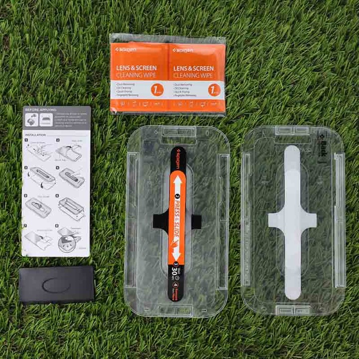 Actual product image Spigen tR EZ Fit (2 Piece, Apple iPhone 12)