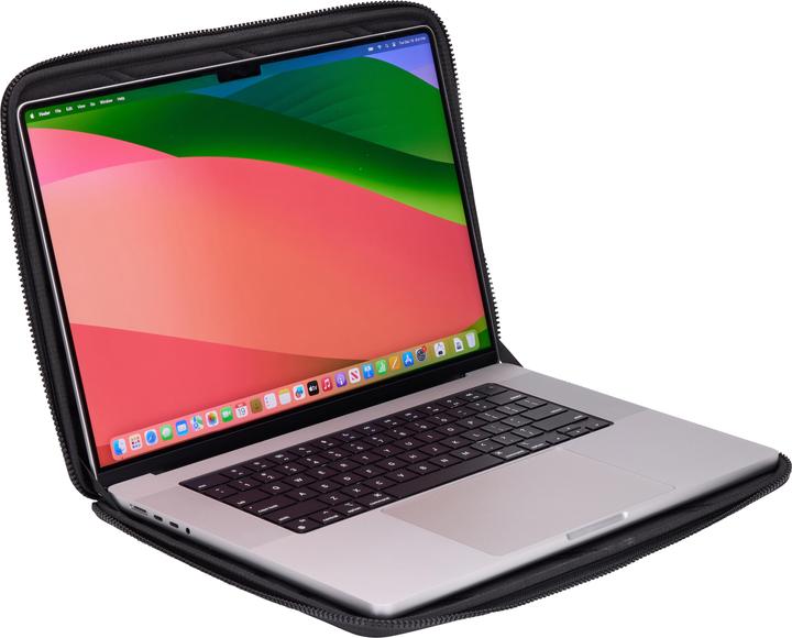 Actual product image Thule Gauntlet 5 MacBook Sleeve (16", Apple)