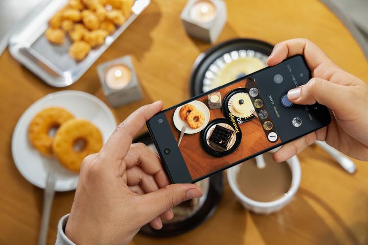 Produktbild TCL 50 Pro NxtPaper (512 GB, Moon Gray, 6.80", SIM + eSIM, 5G)