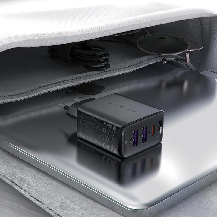 Produktbild Acefast A57 PD 35W GaN-Ladegerät 2 x USB-A + USB-C mit 3 Anschlüssen – Schwarz (35 W, 3 Ports)