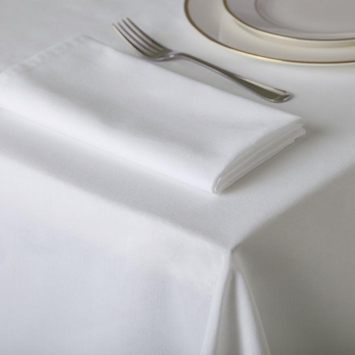 Actual product image Belledorm Amalfi rectangular tablecloth (366 x 178 cm)