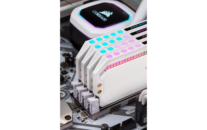 Image du produit Corsair Dominator Platinum RGB (2 x 8GB, 3600 MHz, RAM DDR4, DIMM)