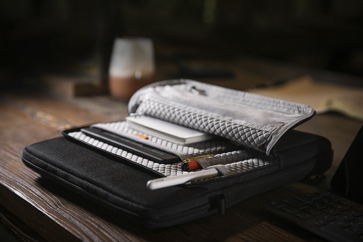 Produktbild tomtoc H13 (9.7-11") Tablet Sleeve (iPad Air 2014 (2. Gen), iPad Pro 11 2020 (2. Gen), iPad Pro 10.5 2017 (1. Gen), iPad Pro 10.5 2019 (2. Gen), iPad Pro 11 2018 (1. Gen), iPad Air 2020 (4. Gen), iPad Air 2022 (5. Gen), iPad Air 2019 (3. Gen))
