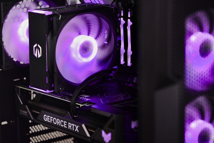 Produktbild Actina Endorfy (AMD FX-7600, 32 GB, 1000 GB, Radeon RX 7800 XT)
