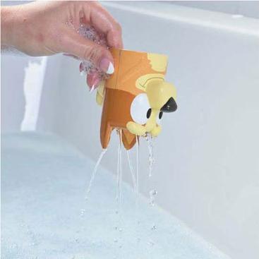 Immagine prodotto Tomy Bluey si diverte in acqua e nuota nella vasca da bagno Bingo