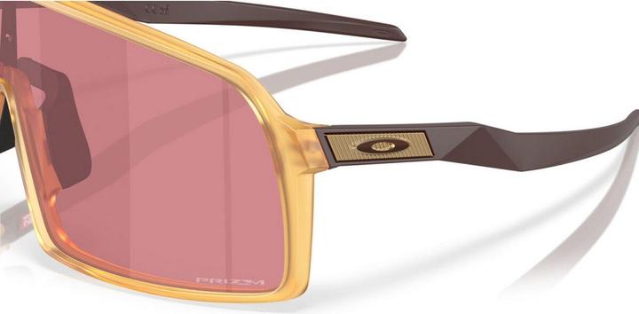 Actual product image Oakley Sutro Sonnenbrille Matte Trans Light Curry / Prizm Dark Golf (Matte Trans Light Curry, PRIZM DARK GOLF)