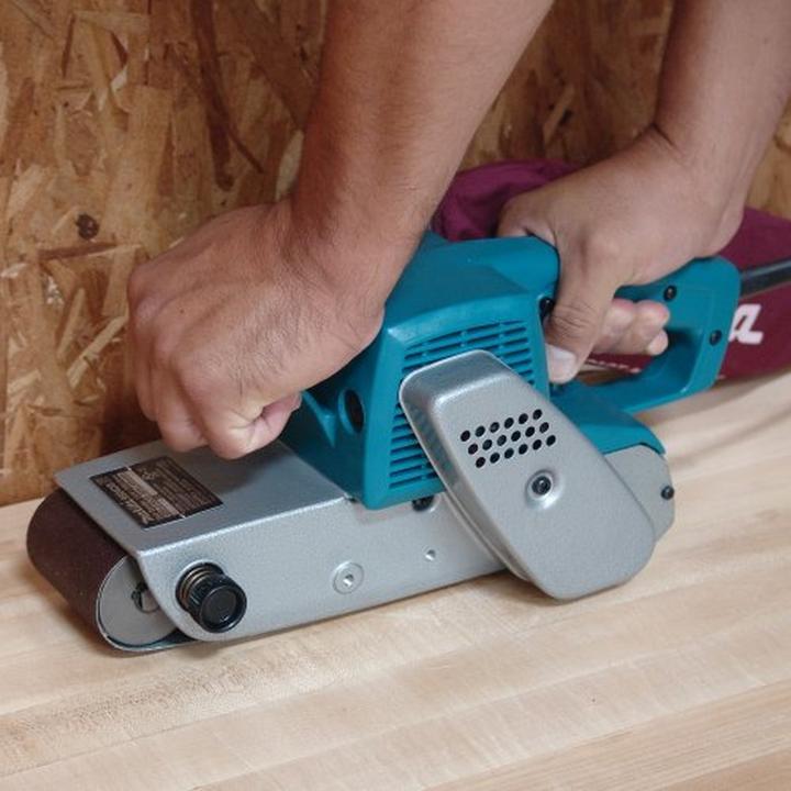 Produktbild Makita Tragbares Schleifgerät Bandschleifmaschine (Bandschleifer, 850 W)