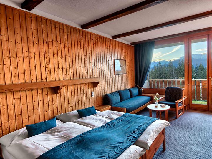 Actual product image Smartbox Panoramic stay in the Alps: 1 night in a 3* hotel and dinner in Crans-Montana (2 pers.)