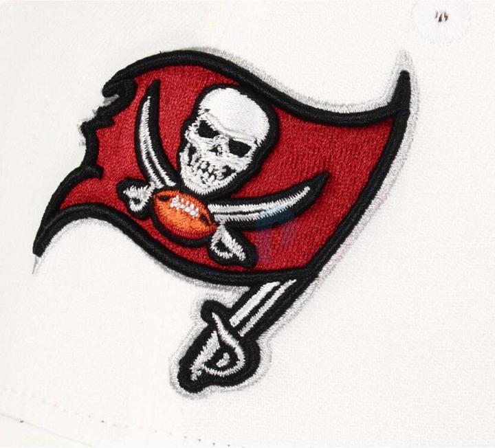 Actual product image New Era 39Thirty Cap - Tampa Bay Buccaneers white - S/M (54, 55, 56, 57)