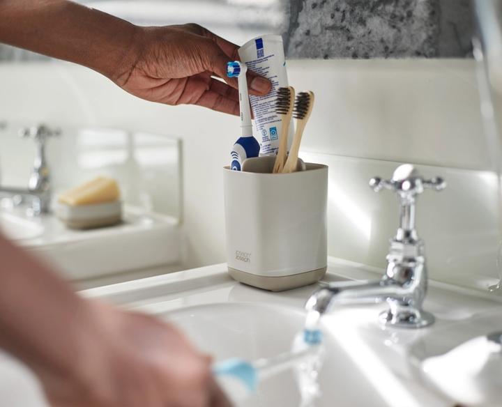 Productafbeelding Joseph Joseph EasyStore tandenborstelhouder (9 x 9 x 13 cm)