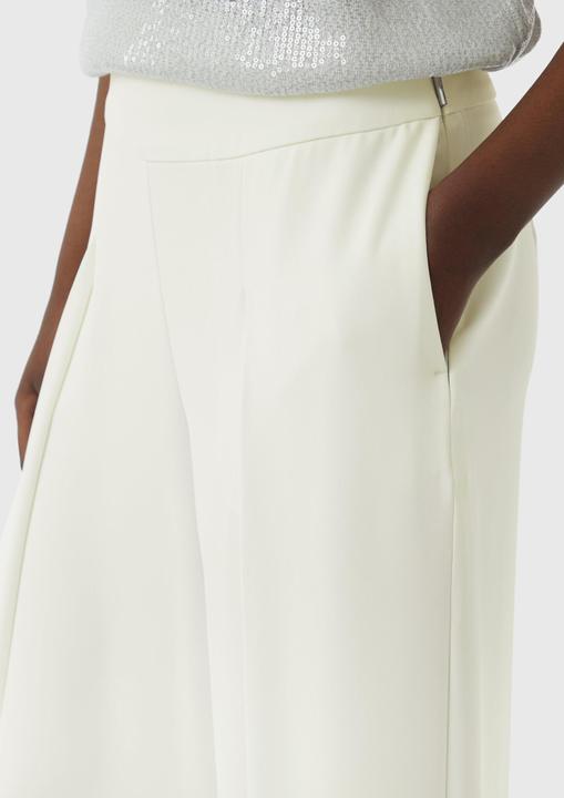 Produktbild Comma Hose Fliessende Marlenehose mit tiefen Falten (40)