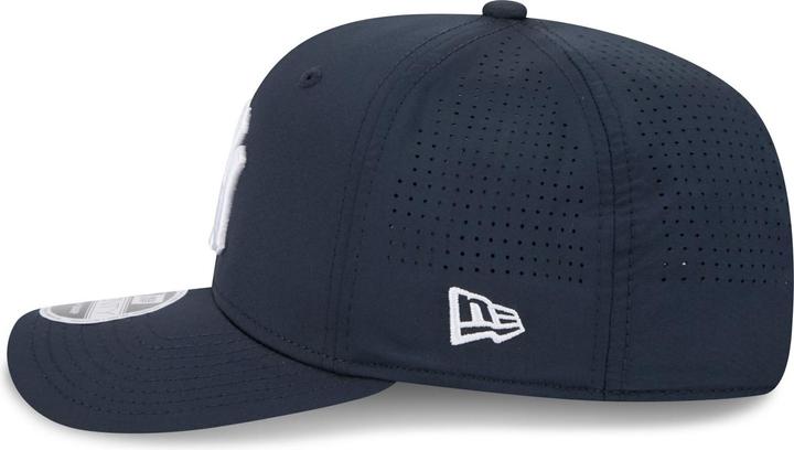 Actual product image New Era 9Seventy Stretch Cap - Performance New York Yankees