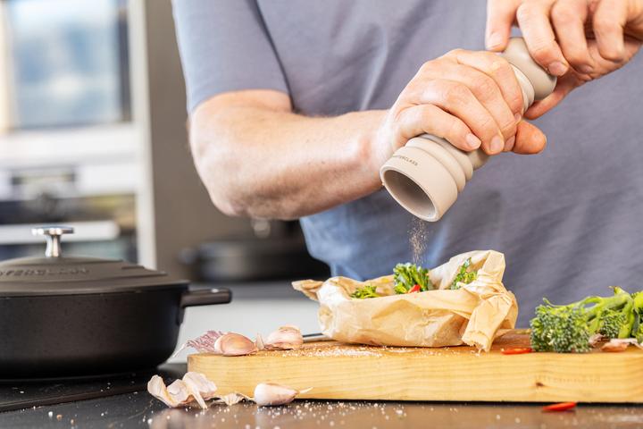 Actual product image Master Class Salt or Pepper Capstan Mill (Pepper, Salt)