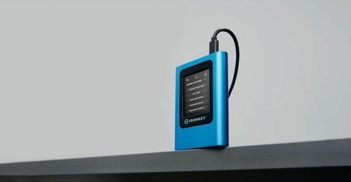 Productafbeelding Kingston SSD 7.7TB draagbare SSD IronKey Vault Privacy 80 retail (7.68 TB)