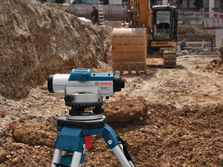 Produktbild Bosch Professional Optisches Nivelliergerät GOL 32 D, mit Baustativ BT 160, Messstab GR 500