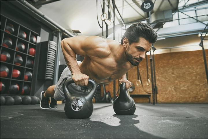 Actual product image Gorilla Sports Kettlebell plastic (1 x 8 kg, 1 x 10 kg, 1 x 12 kg)