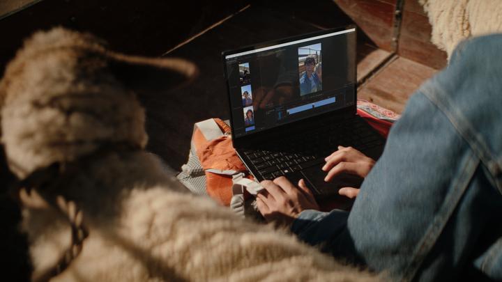 Produktbild ASUS ProArt OLED H7606WX-SE003X QWERTY (16", 2000 GB, 64 GB, Eng. Int.)