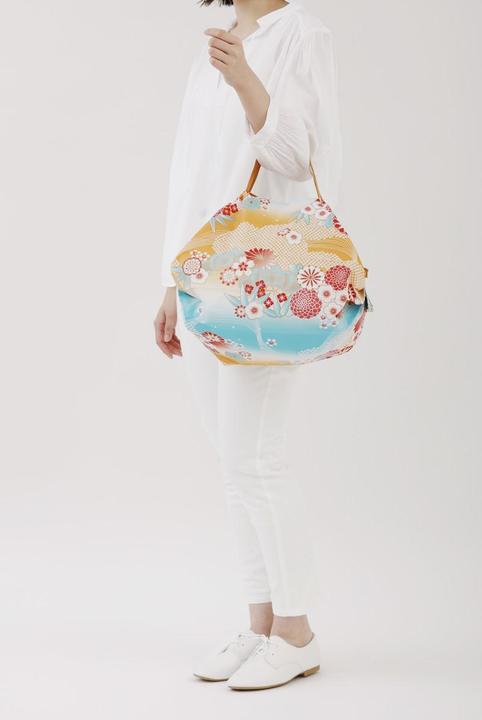 Actual product image Shupatto Medium Foldable Shopping Bag - Nagare Gumo