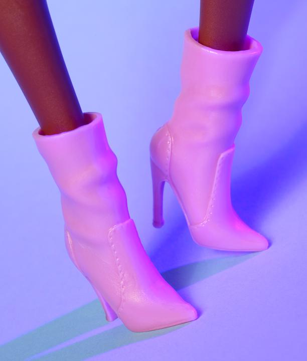 Image du produit Barbie Signature Looks 21 - Tall, Braids, Pink Skirt Outfit