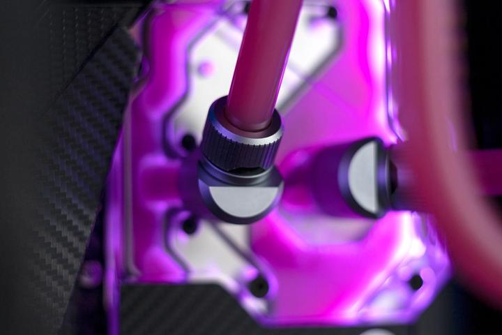 Produktbild EKWB EK-Quantum Torque Winkel 90 Grad G1/4 Zoll AG auf G1/4 Zoll IG - drehbar, Satin Tita