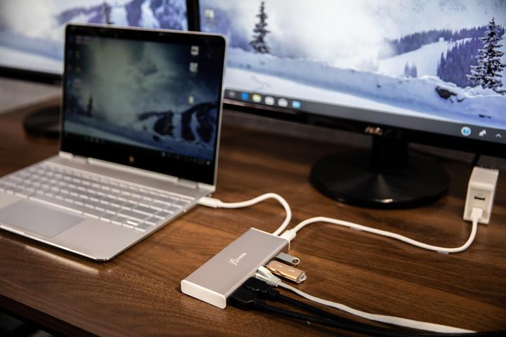Actual product image j5Create Mini JCD381 (USB-C, 5 ports)