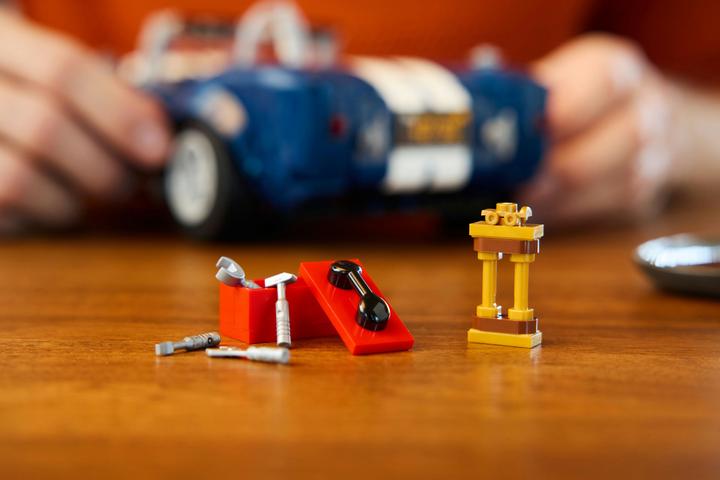 Image du produit LEGO Shelby Cobra 427 S/C (10357, LEGO Icons)