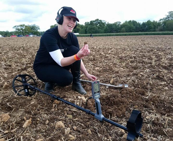 Actual product image Minelab Equinox 800