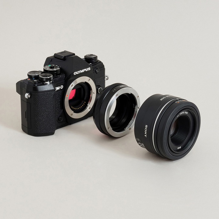 Produktbild Urth Lens Mount Adapter: Compatible with Sony A (Minolta AF) Lens to Micro Four Thirds (M4/3) Camera Body