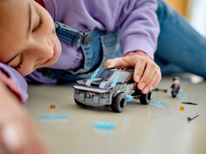Actual product image LEGO Batmobile: Pursuit of the Penguin (76181, LEGO DC)