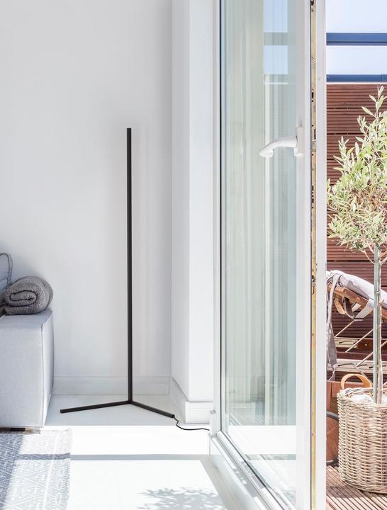 Actual product image Nova Luce V-LINE LED floor lamp black 18W warm white 58.5x39.8x140.5cm dimmable 9267108