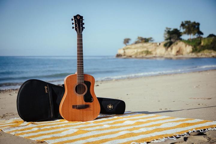 Image du produit Guild Chitarra Acustica Mini Dreadnought da Viaggio (Guitare occidentale, Chevalet : Palissandre, Corps : Acajou massif, Touche : Palissandre)