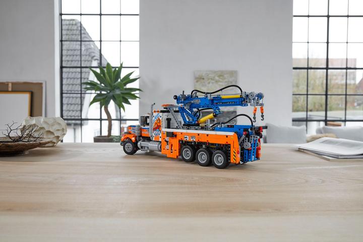 Actual product image LEGO Technic 42128 Heavy tow truck (42128, LEGO Technic)