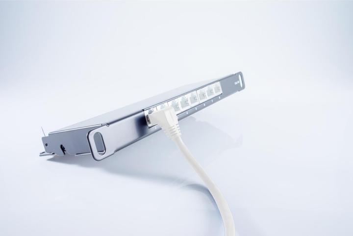 Produktbild Shiverpeaks S/CONN Maximum Connectivity Netzwerkkabel Patchkabel, Cat 6, S/FTP, PIMF, gewinkelt-gerade, weiß (10 m)