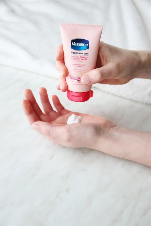Produktbild Vaseline Intensive Care (75 ml)