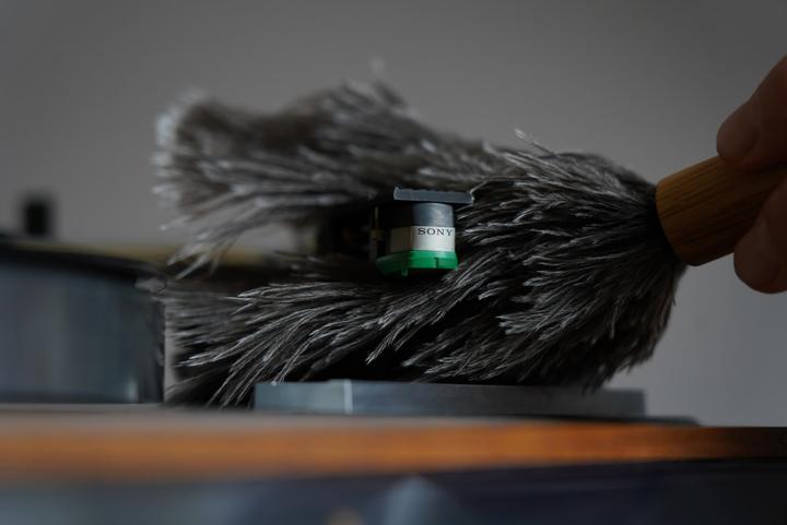 Actual product image Vinyfix Vinyl Duster & Single Adapter (Record player cleaning)