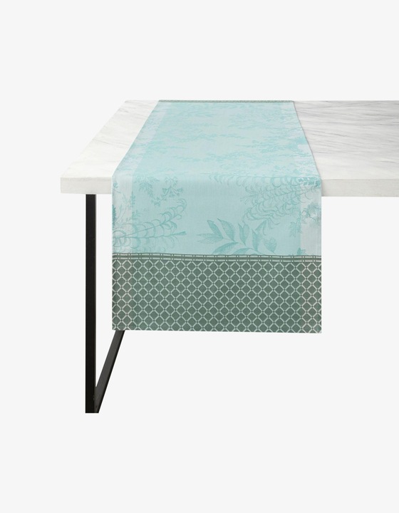 Produktbild Le Jacquard Français Tischläufer Jardin d'Eden Jardin d'Eden hellblau/klein gemustert