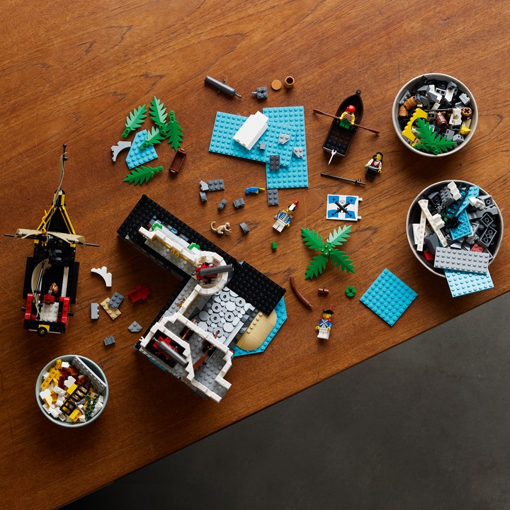 Actual product image LEGO Eldorado Fortress 10320 (10320, LEGO Icons, LEGO Rare Sets)