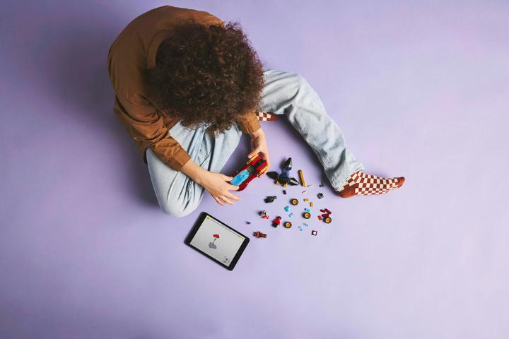 Produktbild LEGO Iron Man Auto und Black Panther vs. Red Hulk (76310, LEGO Marvel)