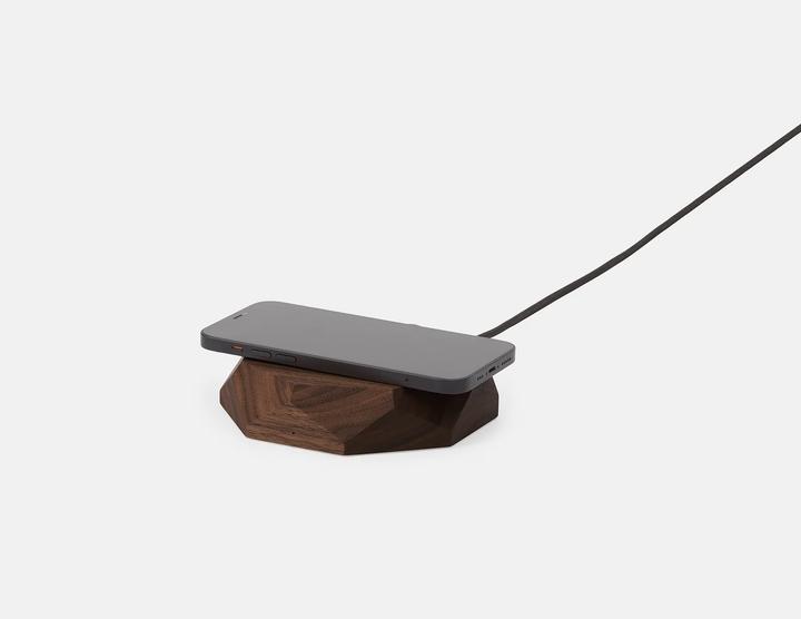 Produktbild Oakywood Geometric Charging Pad - Kabelloses Handy-Ladegerät - Walnuss - (15 W)