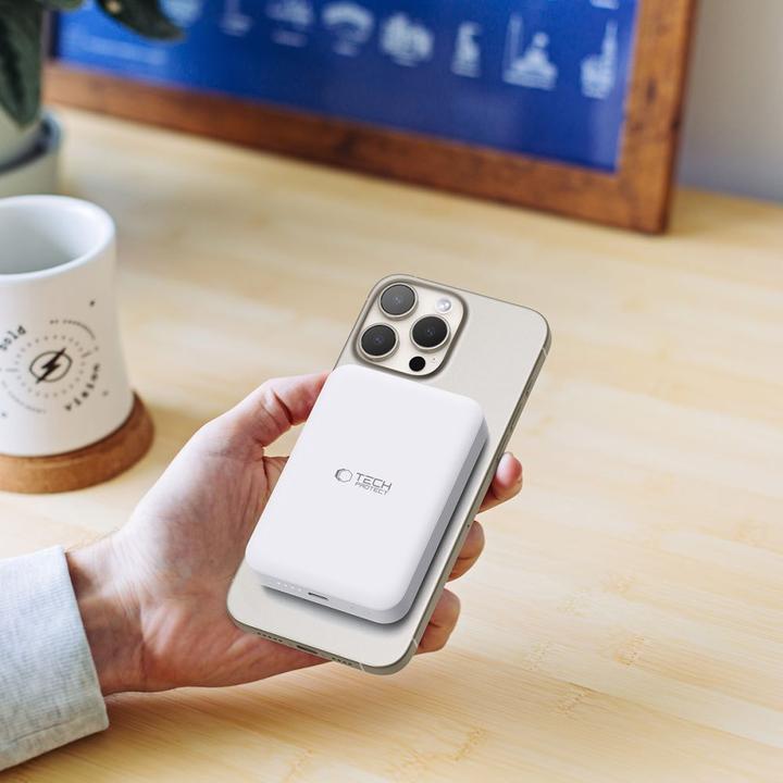 Actual product image Tech-Protect LifeMag PB11 Powerbank with MagSafe 10000mAh 15W USB-C port - white + USB-C cable (10000 mAh, 15 W)