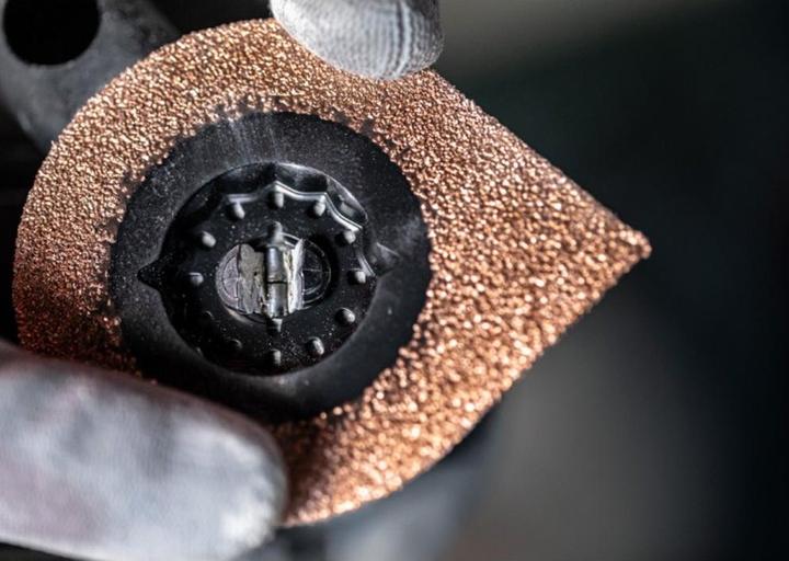 Produktbild Bosch Professional Zubehör EXPERT 3 max AVZ 70 RT4 Platte zum Entfernen von Fugen für Multifunktionswerkzeuge, 70 mm