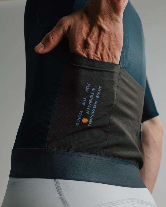 Actual product image Isadore Alternative (M)